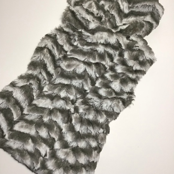 Little Lass Faux Für Vest - Picture 3 of 4